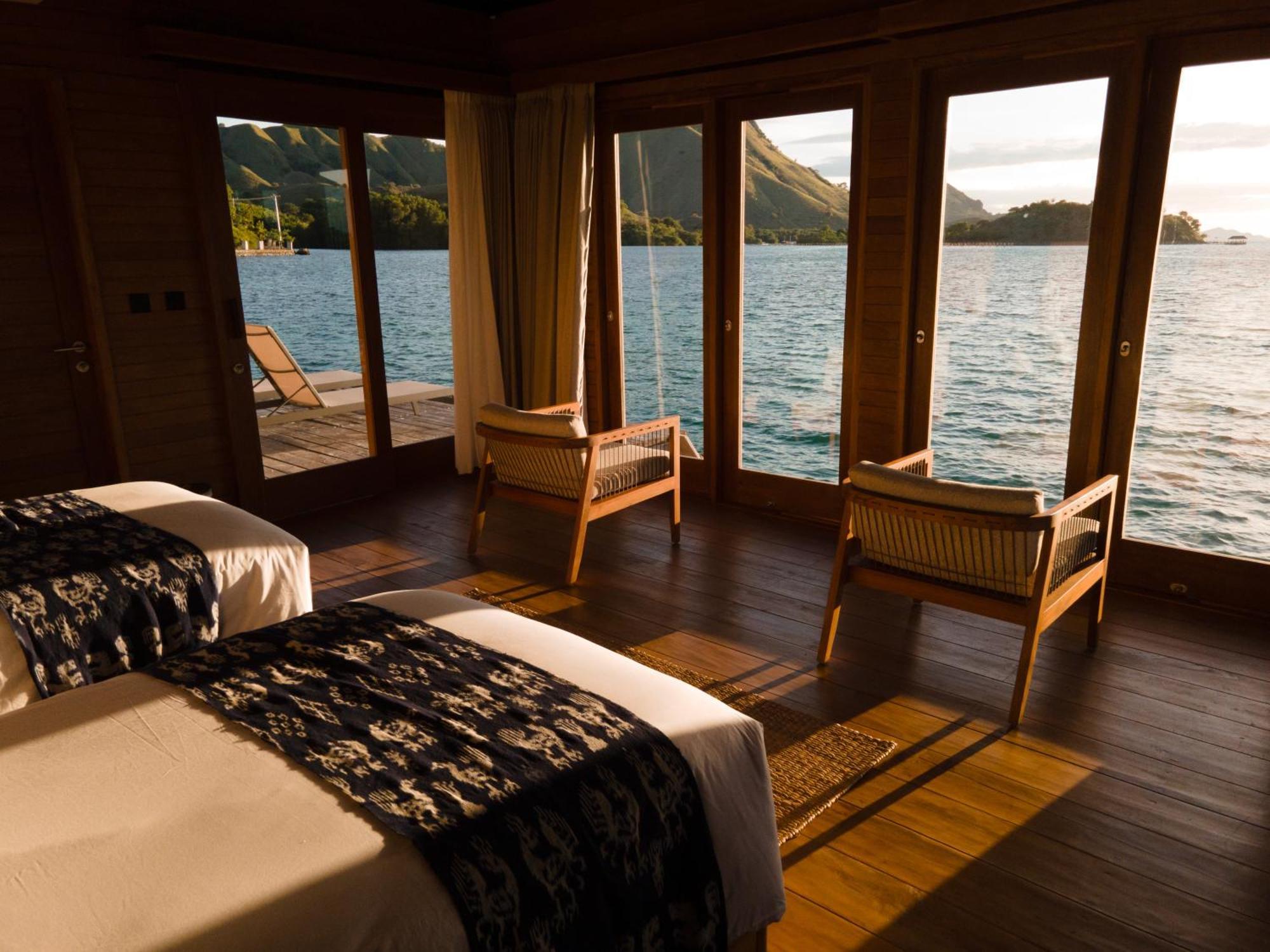 Resor Menjaga Bay Labuan Bajo
